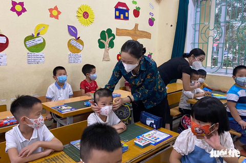 Bài học đầu tiên của học sinh lớp 1 ngày tựu trường: Phòng chống dịch COVID-19 - Ảnh 1. Bài học đầu tiên của học sinh lớp 1 ngày tựu trường: Phòng chống dịch COVID-19 - Ảnh 1.