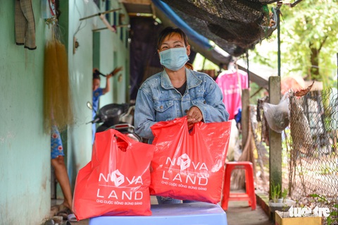 200.000 phần quà 0 đồng đang đến tay người dân khó khăn - Ảnh 9. 200.000 phần quà 0 đồng đang đến tay người dân khó khăn - Ảnh 9.