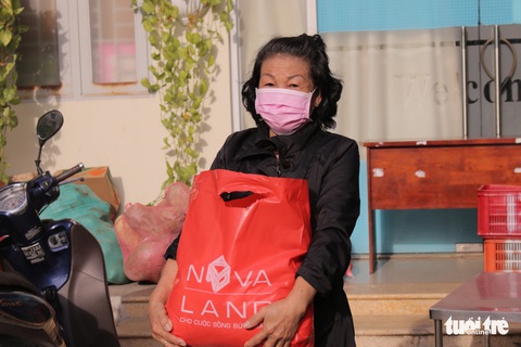 200.000 phần quà 0 đồng đang đến tay người dân khó khăn - Ảnh 12. 200.000 phần quà 0 đồng đang đến tay người dân khó khăn - Ảnh 12.