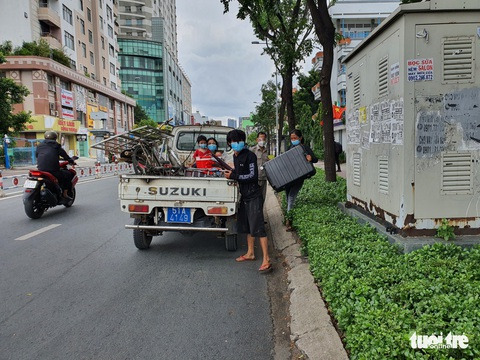 TP.HCM mở cao điểm tập trung người lang thang, xin ăn nơi công cộng - Ảnh 1. TP.HCM mở cao điểm tập trung người lang thang, xin ăn nơi công cộng - Ảnh 1.