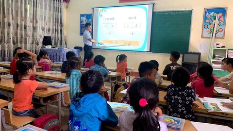 Khi thầy cô muốn ở lại lớp 1 - Ảnh 2. Khi thầy cô muốn ở lại lớp 1 - Ảnh 2.