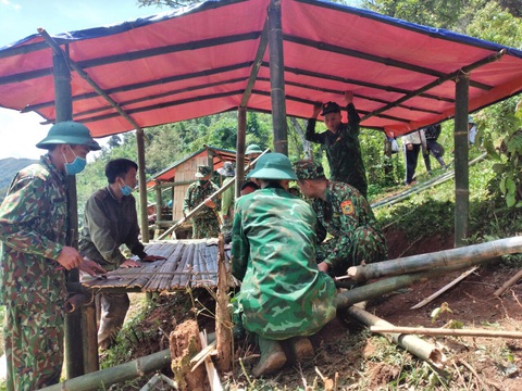 Sơn La: Dựng nhà, lán tre bên sườn núi làm nơi cách ly - Ảnh 2. Sơn La: Dựng nhà, lán tre bên sườn núi làm nơi cách ly - Ảnh 2.