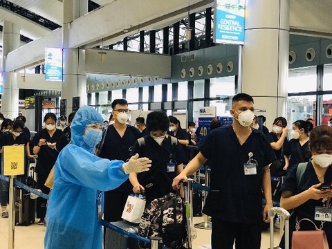 Hàng nghìn sinh viên, giảng viên tiếp tục vào miền Nam chống dịch - Ảnh 1. Hàng nghìn sinh viên, giảng viên tiếp tục vào miền Nam chống dịch - Ảnh 1.