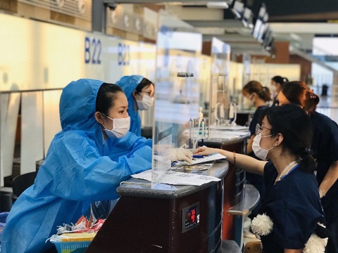 Hàng nghìn sinh viên, giảng viên tiếp tục vào miền Nam chống dịch - Ảnh 2. Hàng nghìn sinh viên, giảng viên tiếp tục vào miền Nam chống dịch - Ảnh 2.