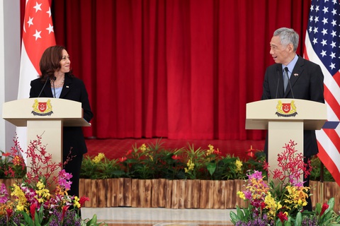 Thăm Singapore, bà Kamala Harris tái xác nhận cam kết của Mỹ ở Biển Đông - Ảnh 1. Thăm Singapore, bà Kamala Harris tái xác nhận cam kết của Mỹ ở Biển Đông - Ảnh 1.