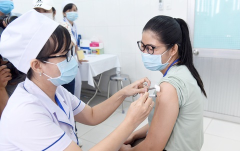 Vắc xin nội: Nếu được cấp phép lưu hành khẩn cấp... - Ảnh 2. Vắc xin nội: Nếu được cấp phép lưu hành khẩn cấp... - Ảnh 2.