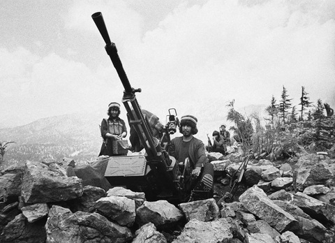 Afghanistan, ngã tư châu Á rền tiếng súng - Kỳ 3: Chiến dịch mang mật danh Cơn bão-333 - Ảnh 3. Afghanistan, ngã tư châu Á rền tiếng súng - Kỳ 3: Chiến dịch mang mật danh Cơn bão-333 - Ảnh 3.