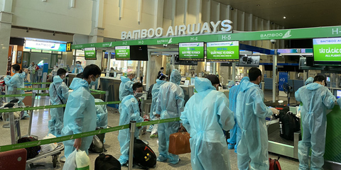 Bamboo Airways chở miễn phí gần 200 công dân Thanh Hoá từ TP.HCM về quê - Ảnh 1. Bamboo Airways chở miễn phí gần 200 công dân Thanh Hoá từ TP.HCM về quê - Ảnh 1.