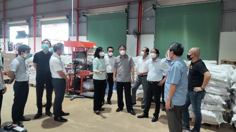 Doanh nghiệp bán lẻ chủ động nguồn cung hàng hóa dồi dào, phối hợp “đi chợ hộ” phục vụ người dân TP - Ảnh 1. Doanh nghiệp bán lẻ chủ động nguồn cung hàng hóa dồi dào, phối hợp “đi chợ hộ” phục vụ người dân TP - Ảnh 1.