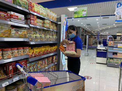 Sau khi bị phản ánh bán giá cao, nhiều siêu thị sẽ tính toán lại combo hàng - Ảnh 3. Sau khi bị phản ánh bán giá cao, nhiều siêu thị sẽ tính toán lại combo hàng - Ảnh 3.