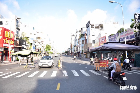 TP.HCM: Nhiều người phải quay đầu xe vì ‘giấy thông hành’ không hợp lệ - Ảnh 6. TP.HCM: Nhiều người phải quay đầu xe vì ‘giấy thông hành’ không hợp lệ - Ảnh 6.
