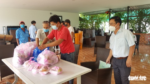 Châu Đốc đưa gần 80 người chạy thận nhân tạo vào khu nghỉ dưỡng - Ảnh 3. Châu Đốc đưa gần 80 người chạy thận nhân tạo vào khu nghỉ dưỡng - Ảnh 3.