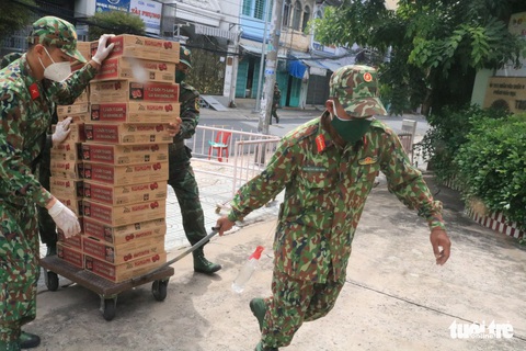 Bộ đội đến rồi! - Ảnh 3. Bộ đội đến rồi! - Ảnh 3.