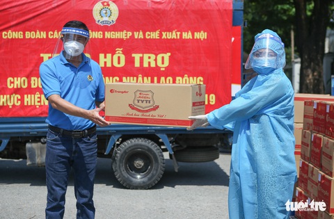 Hỗ trợ 1 triệu đồng mỗi đoàn viên lao động tại doanh nghiệp ‘3 tại chỗ’ - Ảnh 1. Hỗ trợ 1 triệu đồng mỗi đoàn viên lao động tại doanh nghiệp ‘3 tại chỗ’ - Ảnh 1.