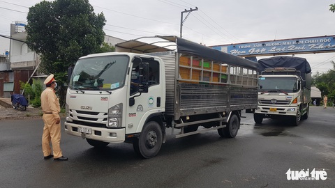 Tạm đình chỉ bí thư và phó chủ tịch xã 15 ngày vì lơ là phòng dịch - Ảnh 1. Tạm đình chỉ bí thư và phó chủ tịch xã 15 ngày vì lơ là phòng dịch - Ảnh 1.
