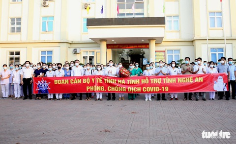 Hà Tĩnh cử 152 cán bộ y tế giúp Nghệ An, 20 y bác sĩ Ninh Thuận vào TP.HCM - Ảnh 1. Hà Tĩnh cử 152 cán bộ y tế giúp Nghệ An, 20 y bác sĩ Ninh Thuận vào TP.HCM - Ảnh 1.