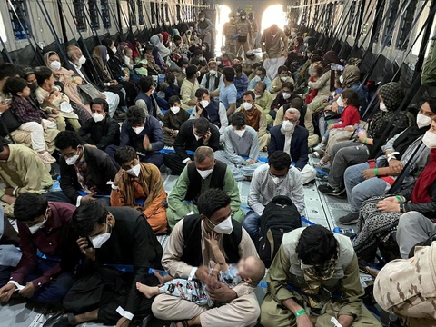 Taliban hứa cho Đức sơ tán cựu nhân viên người Afghanistan sau ngày 31-8 - Ảnh 1. Taliban hứa cho Đức sơ tán cựu nhân viên người Afghanistan sau ngày 31-8 - Ảnh 1.