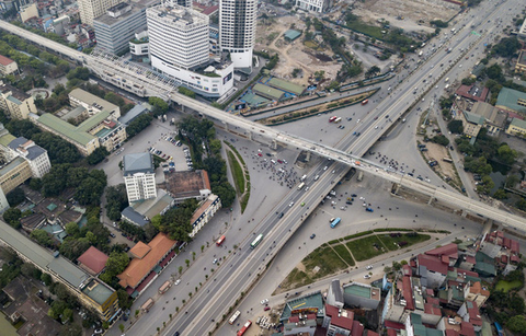 Mở rộng cầu vượt Mai Dịch chưa giải quyết triệt để các xung đột luồng xe - Ảnh 1. Mở rộng cầu vượt Mai Dịch chưa giải quyết triệt để các xung đột luồng xe - Ảnh 1.