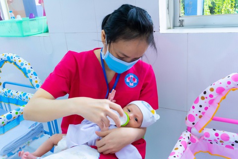 Trung tâm chăm sóc con sơ sinh của bà mẹ mắc COVID-19 ở TP.HCM - Ảnh 2. Trung tâm chăm sóc con sơ sinh của bà mẹ mắc COVID-19 ở TP.HCM - Ảnh 2.