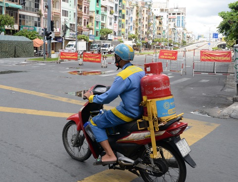 Gỡ rối giấy đi đường: Không thể chờ - Ảnh 1. Gỡ rối giấy đi đường: Không thể chờ - Ảnh 1.
