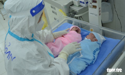 Những bà mẹ F0 ở tòa nhà Cát Tường - Ảnh 13. Những bà mẹ F0 ở tòa nhà Cát Tường - Ảnh 13.