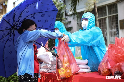 Công đoàn kêu gọi ủng hộ một ngày lương để hỗ trợ khẩn cấp công nhân khó khăn - Ảnh 1. Công đoàn kêu gọi ủng hộ một ngày lương để hỗ trợ khẩn cấp công nhân khó khăn - Ảnh 1.