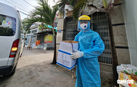 Tình nguyện viên mang cả ‘gia tài’ đi chống dịch - Ảnh 4. Tình nguyện viên mang cả ‘gia tài’ đi chống dịch - Ảnh 4.