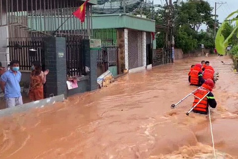 Biên Hòa: nước ùn ùn tràn vào nhà dân, nhiều tuyến đường ngập sâu - Ảnh 7. Biên Hòa: nước ùn ùn tràn vào nhà dân, nhiều tuyến đường ngập sâu - Ảnh 7.