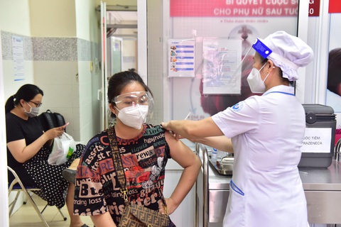 HỎI - ĐÁP về dịch COVID-19: Phụ nữ mang thai có nên tiêm vắc xin ngừa COVID-19? - Ảnh 1. HỎI - ĐÁP về dịch COVID-19: Phụ nữ mang thai có nên tiêm vắc xin ngừa COVID-19? - Ảnh 1.