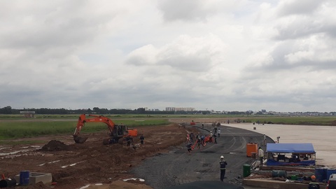 Dự án nâng cấp đường băng sân bay Tân Sơn Nhất thi công trở lại từ 25-8 - Ảnh 2. Dự án nâng cấp đường băng sân bay Tân Sơn Nhất thi công trở lại từ 25-8 - Ảnh 2.