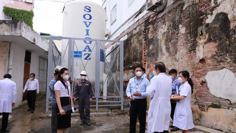 Trang bị thêm hệ thống cấp oxy cho Bệnh viện Bệnh nhiệt đới TP.HCM - Ảnh 4. Trang bị thêm hệ thống cấp oxy cho Bệnh viện Bệnh nhiệt đới TP.HCM - Ảnh 4.