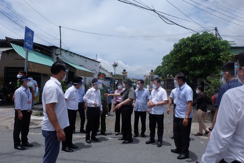 Thủ tướng: TP.HCM phải đảm bảo lương thực, thực phẩm để dân yên tâm ở nhà - Ảnh 1. Thủ tướng: TP.HCM phải đảm bảo lương thực, thực phẩm để dân yên tâm ở nhà - Ảnh 1.