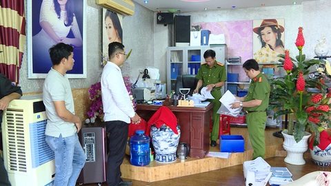 Bắt và truy nã giám đốc doanh nghiệp vì lừa bán đất nền - Ảnh 2. Bắt và truy nã giám đốc doanh nghiệp vì lừa bán đất nền - Ảnh 2.