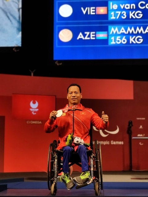 Paralympic Tokyo 2020: Chiếc huy chương bạc quý giá của Lê Văn Công - Ảnh 1. Paralympic Tokyo 2020: Chiếc huy chương bạc quý giá của Lê Văn Công - Ảnh 1.
