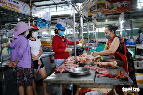 Chủ tịch Đà Nẵng thống nhất khôi phục hoạt động chợ truyền thống - Ảnh 1. Chủ tịch Đà Nẵng thống nhất khôi phục hoạt động chợ truyền thống - Ảnh 1.
