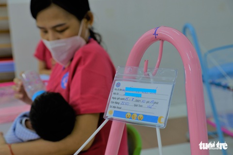 Tình nguyện làm mẹ bỉm sữa cho các bé có mẹ đang điều trị COVID-19 - Ảnh 2. Tình nguyện làm mẹ bỉm sữa cho các bé có mẹ đang điều trị COVID-19 - Ảnh 2.
