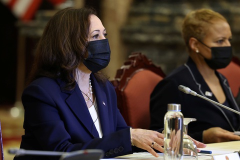Những hình ảnh đáng nhớ của Phó tổng thống Mỹ Kamala Harris ở Việt Nam - Ảnh 4. Những hình ảnh đáng nhớ của Phó tổng thống Mỹ Kamala Harris ở Việt Nam - Ảnh 4.