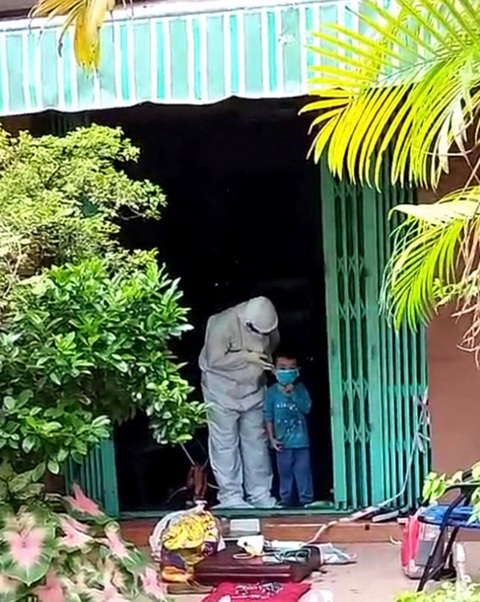 Em yên tâm nha, đã có các anh đây - Ảnh 1. Em yên tâm nha, đã có các anh đây - Ảnh 1.