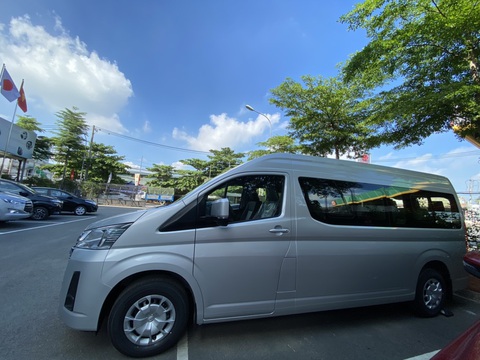 Phương Trang nhập khẩu 99 xe Toyota Hiace để hoán cải thành xe cấp cứu bệnh nhân COVID-19 - Ảnh 1. Phương Trang nhập khẩu 99 xe Toyota Hiace để hoán cải thành xe cấp cứu bệnh nhân COVID-19 - Ảnh 1.