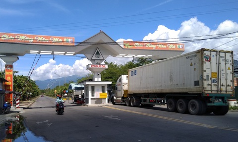Khánh Hòa cấm tùy tiện lập chốt kiểm soát dịch, xe chở hàng đủ giấy tờ phải được qua chốt ngay - Ảnh 1. Khánh Hòa cấm tùy tiện lập chốt kiểm soát dịch, xe chở hàng đủ giấy tờ phải được qua chốt ngay - Ảnh 1.