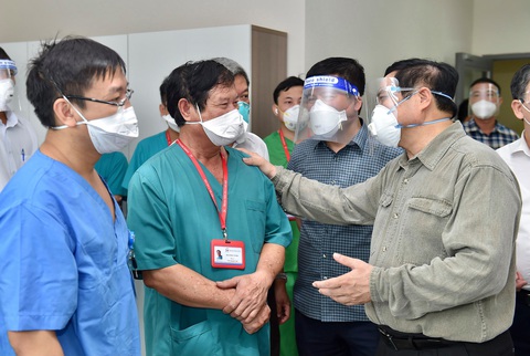Thủ tướng đề nghị người dân gọi điện tới số điện thoại khẩn cấp của phường để kiểm tra - Ảnh 1. Thủ tướng đề nghị người dân gọi điện tới số điện thoại khẩn cấp của phường để kiểm tra - Ảnh 1.