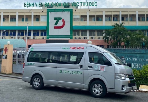 Phương Trang nhập khẩu 99 xe Toyota Hiace để hoán cải thành xe cấp cứu bệnh nhân COVID-19 - Ảnh 3. Phương Trang nhập khẩu 99 xe Toyota Hiace để hoán cải thành xe cấp cứu bệnh nhân COVID-19 - Ảnh 3.