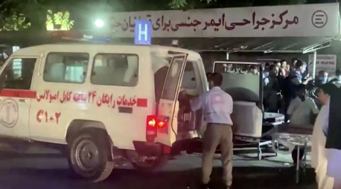 Hơn 100 người chết do đánh bom ở Kabul, ông Biden nói không tha thứ thủ phạm - Ảnh 1. Hơn 100 người chết do đánh bom ở Kabul, ông Biden nói không tha thứ thủ phạm - Ảnh 1.