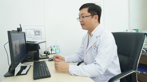 700 nhân viên y tế Trường ĐH Y khoa Phạm Ngọc Thạch sẽ tư vấn từ xa cho các F0 - Ảnh 1. 700 nhân viên y tế Trường ĐH Y khoa Phạm Ngọc Thạch sẽ tư vấn từ xa cho các F0 - Ảnh 1.
