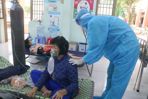 HỎI - ĐÁP về dịch COVID-19: F0 cách ly tại nhà có thể gọi cấp cứu ở đâu? - Ảnh 1. HỎI - ĐÁP về dịch COVID-19: F0 cách ly tại nhà có thể gọi cấp cứu ở đâu? - Ảnh 1.
