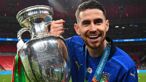 Vượt qua De Bruyne và Kante, Jorginho nhận giải Cầu thủ hay nhất của UEFA - Ảnh 1. Vượt qua De Bruyne và Kante, Jorginho nhận giải Cầu thủ hay nhất của UEFA - Ảnh 1.