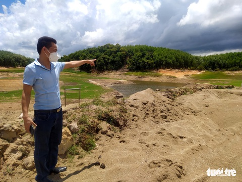 Mục sở thị ‘công trường’ khai thác cát trái phép trên sông Rác - Ảnh 1. Mục sở thị ‘công trường’ khai thác cát trái phép trên sông Rác - Ảnh 1.