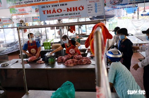 Đà Nẵng mở lại một số chợ bán cho người đi chợ hộ - Ảnh 1. Đà Nẵng mở lại một số chợ bán cho người đi chợ hộ - Ảnh 1.