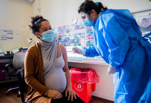 Sữa mẹ chứa kháng thể ngừa COVID-19 nếu mẹ đã tiêm vaccine phòng bệnh - Ảnh 1. Sữa mẹ chứa kháng thể ngừa COVID-19 nếu mẹ đã tiêm vaccine phòng bệnh - Ảnh 1.