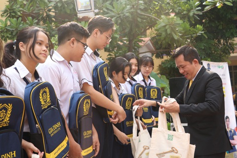 Vào học tại GDU, sinh viên bớt nỗi lo học phí - Ảnh 3. Vào học tại GDU, sinh viên bớt nỗi lo học phí - Ảnh 3.